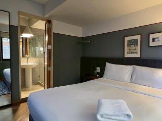 Somewhere to Escape - Hometel - 4