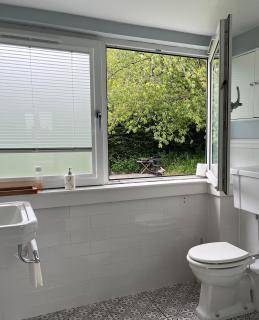 Luxury 4-Bedroom 2 Bathroom Private Vila - 1