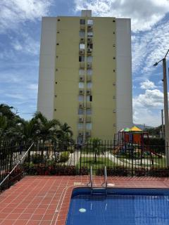 Apartamento cerca a centros comerciales y aeropuerto - Cúcuta - 2