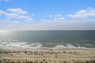 Beachfront Bliss! Ocean Views, Lazy River, Pools, Hot Tubs, Near the Boardwalk - Myrtle Beach - 2