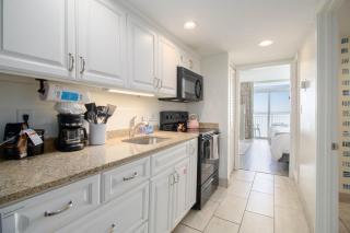 Beachfront Bliss! Ocean Views, Lazy River, Pools, Hot Tubs, Near the Boardwalk - Myrtle Beach - 1