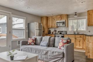 Riverbend Retreat 3 - Riverfront, Hot Tub, BBQ Pet Friendly - Rhododendron - 5