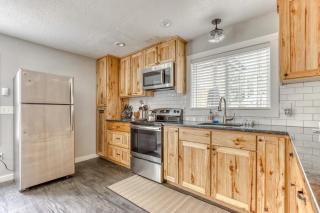 Riverbend Retreat 3 - Riverfront, Hot Tub, BBQ Pet Friendly - Rhododendron - 4