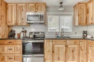 Riverbend Retreat 3 - Riverfront, Hot Tub, BBQ Pet Friendly - Rhododendron - 1