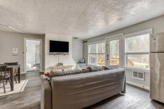 Riverbend Retreat 3 - Riverfront, Hot Tub, BBQ Pet Friendly - 2