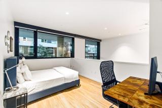 Posh Lofty Pad in Central Redmond - 92 Walkscore! - Redmond - 2