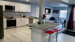 Modern Industrial Oasis Private Room with King Bed WiFi FREE Parking and More - 1