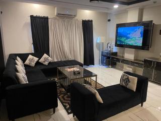 Havana Suites 2BHK Luxurious Apartment with Pool Gym & FreeNetflix At Bahria Town - 1