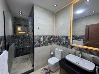 481. Spacious 3BR 3BA Home with Private Backyard - 9