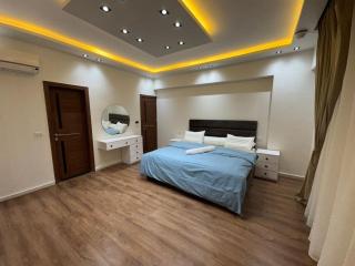 481. Spacious 3BR 3BA Home with Private Backyard - 6