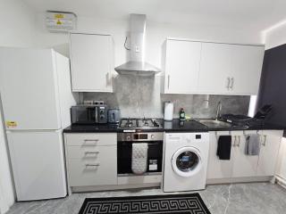 Exquisite City Centre Apartment - 5