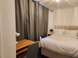 Holy family Home - Spinney Hill - 3
