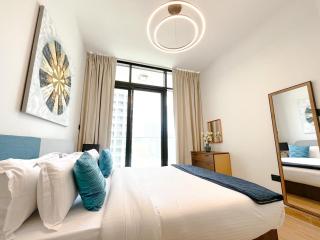 Pool-View 1BR Near Cleveland and Abu Dhabi City - Abu Dhabi - 9