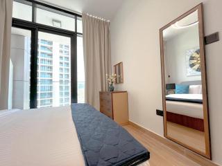 Pool-View 1BR Near Cleveland and Abu Dhabi City - Abu Dhabi - 6