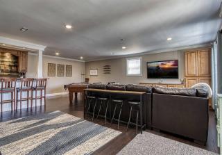 Hilltop Retreat By Beyond Expectations W Hot Tub - 1