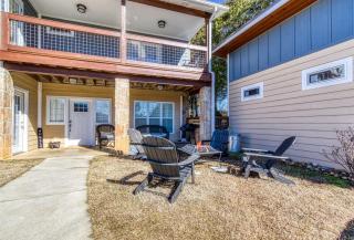 Absolutely Gorgeous, Modern Comfy Retreat W Hot Tub, Game Room, & Fire Pit! - Sevierville - 3