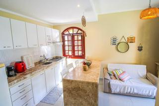 Apartamento Charmoso com Piscina Ampla e Natureza - 2