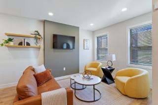 Welcome to The Lux Collective a Spacious 5-Bedroom House close to Stadiums, Universities, Center City & more! - 7