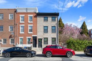 Welcome to The Lux Collective a Spacious 5-Bedroom House close to Stadiums, Universities, Center City & more! - 6
