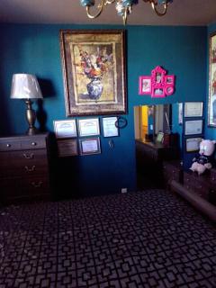 Big YELLOW HOUSE On The Hill - 9