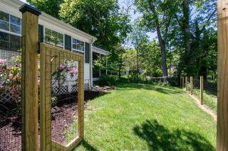 The Maple House Fully Fenced-in Yard! - 7