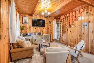 The Knotty Pine - 6