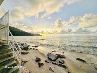 Beach Front mini chalet - private pool, speaker system, complete kitchen, BBQ for 8 pax - 9