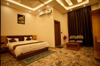 JB SQUARE RESORT - Ayodhya - 8