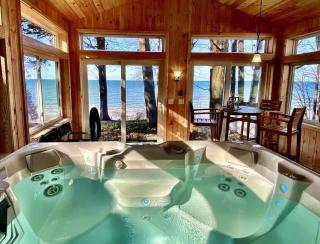 Pine Cottage Lakefront Hot Tub Fire Pit - Sodus - 8