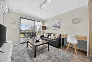 Modern 2BR Apartment in the Heart of Rockingham Close to Beach Shops & Naval Base - Rockingham - 7