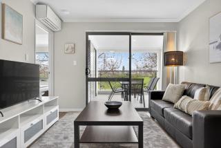 Modern 2BR Apartment in the Heart of Rockingham Close to Beach Shops & Naval Base - Rockingham - 4