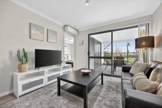 Modern 2BR Apartment in the Heart of Rockingham Close to Beach Shops & Naval Base - Rockingham - 3