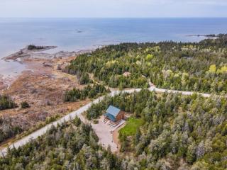 Rustic Luxury Saw N' LogzzZ Cabin Getaway - 9