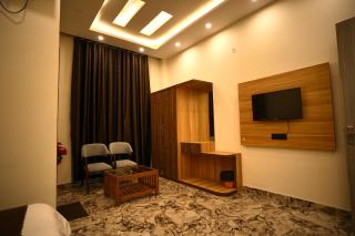 JB SQUARE RESORT - Ayodhya - 7