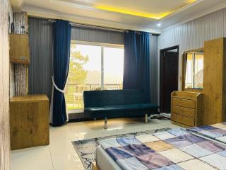 Crown Inn - Khaira Gali - 1