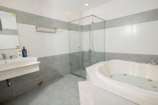 White Diamond Hotel - 8