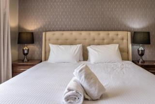 The Airport Stop Spacious House City & Sky Base - 2