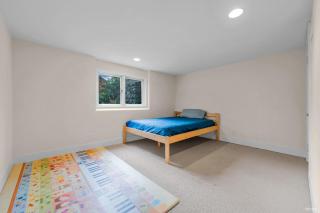 Luxuary Stay in West Vancouver - 1