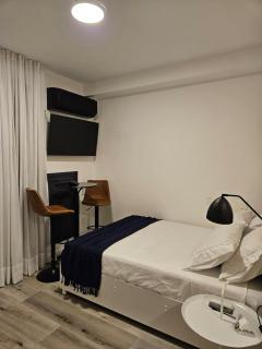 Studio com varanda Ar e Wifi à 6 min do Metrô Vergueiro - São Paulo - 2