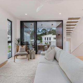 Lakehouse No 2- Lakefront Luxury Escape Villa - Pet Friendly - 4