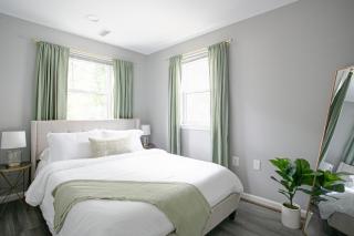 Luxury 3-BR & Free Parking - 6-minutes to Monuments - Arlington - 8