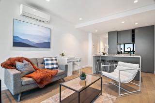 Gorgeous City Views Two Bedroom Apartment with Pool and Gym - 9