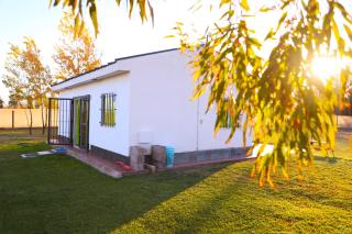 Cabañas Willy verde con pileta climatizada y parque en Mendoza - 1
