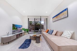 Stylish Homebush 1BR Plus Study with Pool Access - 0