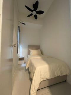 Relax Dreamy Staycation with Parking & Wi-Fi - MSuite at Bandar Manjalara, Near Desa ParkCity, Arkadia & Eateries - 5