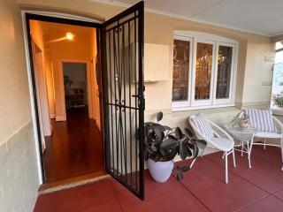 Floreat Family Home - With Kids Play Equipment - 9