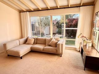 Floreat Family Home - With Kids Play Equipment - Perth - 8