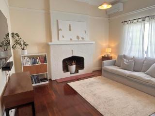 Floreat Family Home - With Kids Play Equipment - 4