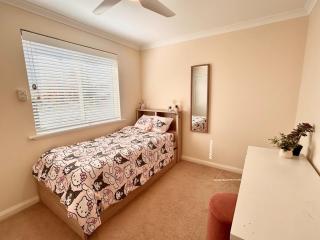 Floreat Family Home - With Kids Play Equipment - Perth - 3