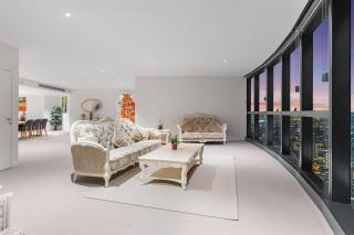 HUGE 3bed 3Bath Skyhigh view - 5